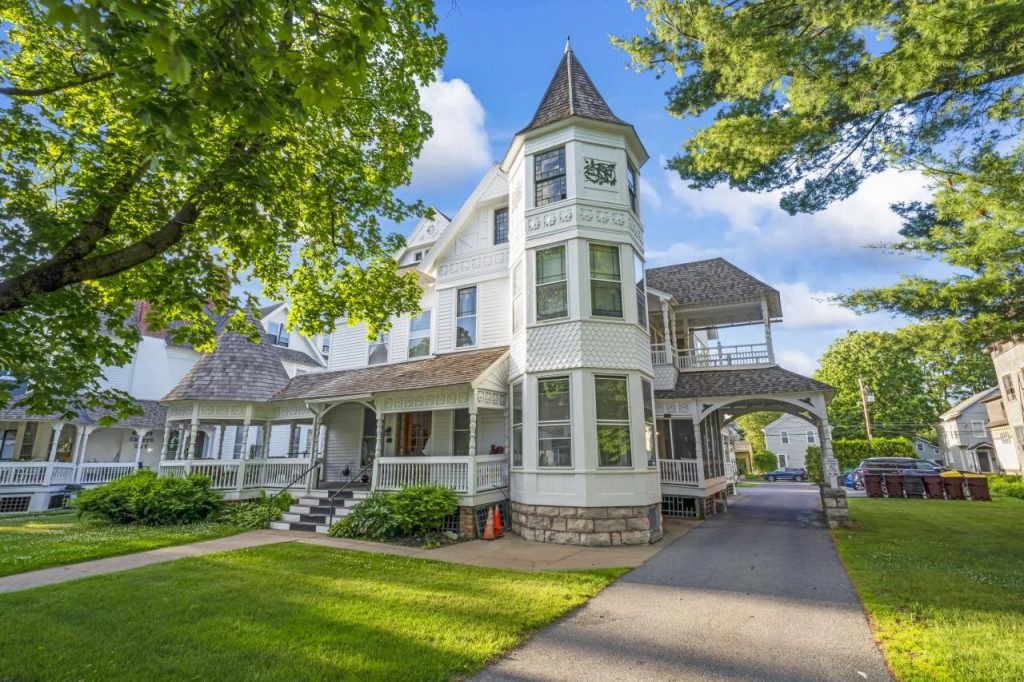 Elegant_Estate_Investment_Green_Springs_Capital