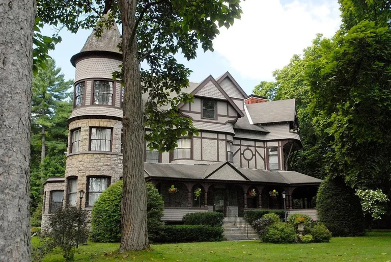 Saratoga mansion apartments near Skidmore College sold